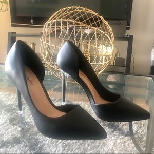 Black heels- new, unused